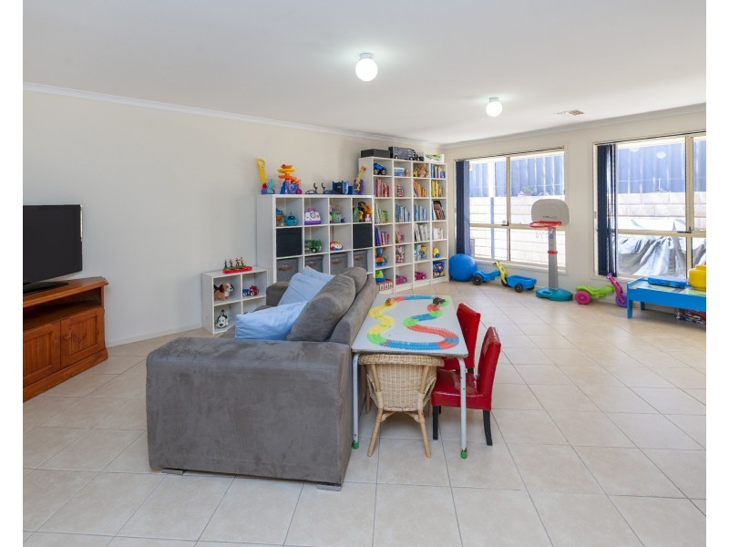 8 Seafarer Court, Gulfview Heights SA 5096