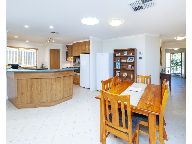 8 Seafarer Court, Gulfview Heights SA 5096