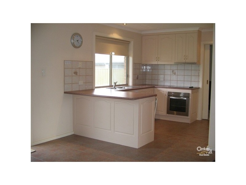 16 OAKRIDGE CRESCENT, Mount Gambier SA 5290