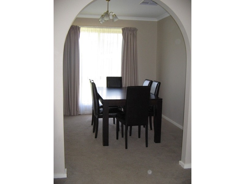 16 OAKRIDGE CRESCENT, Mount Gambier SA 5290