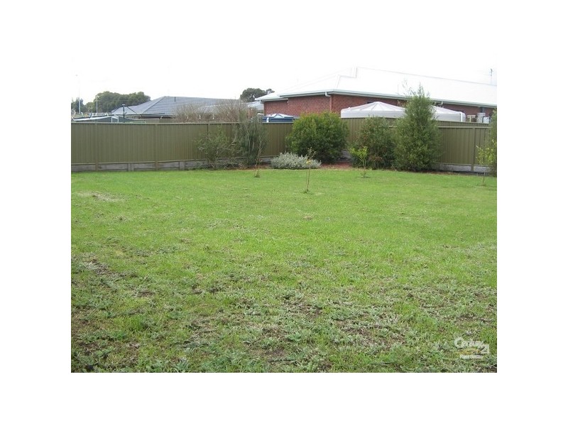 16 OAKRIDGE CRESCENT, Mount Gambier SA 5290