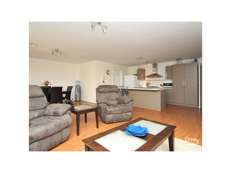 13 Banff St, Burton SA 5110