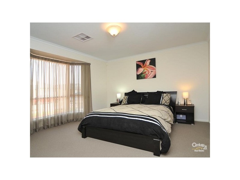 13 Banff St, Burton SA 5110