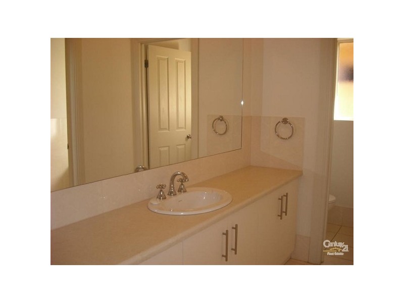 5 Macquarie Avenue, Hillcrest SA 5086