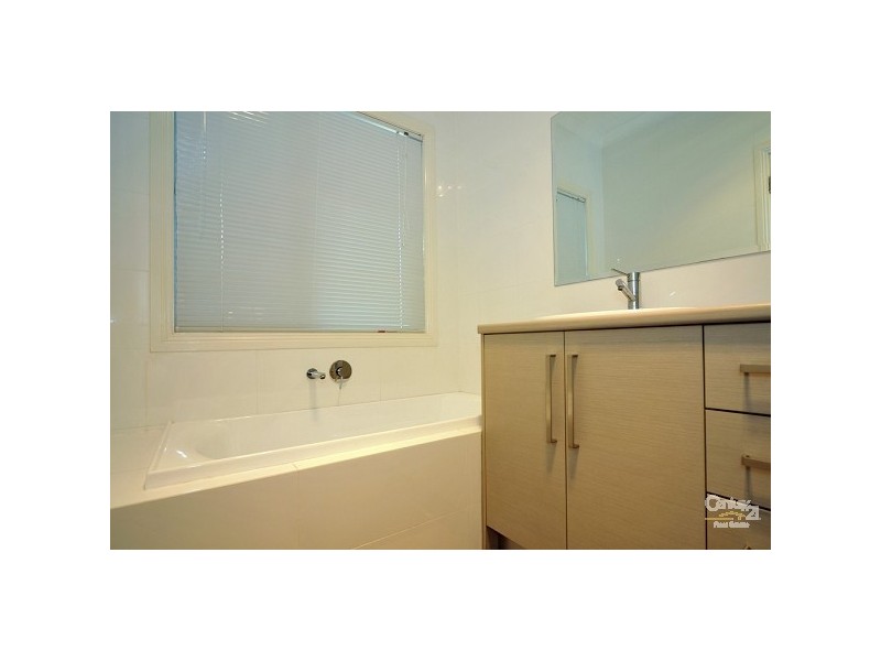 102 Shoalhaven Circuit, Mawson Lakes SA 5095