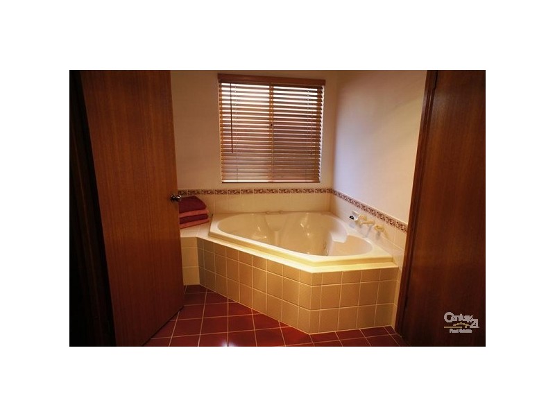 5 Standen Court, Oakden SA 5086