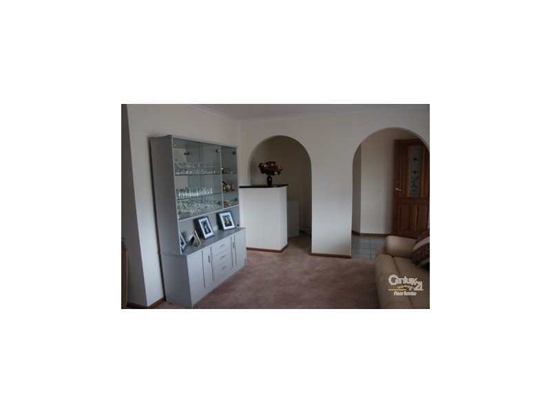 34 Hedgerow Drive, Gulfview Heights SA 5096