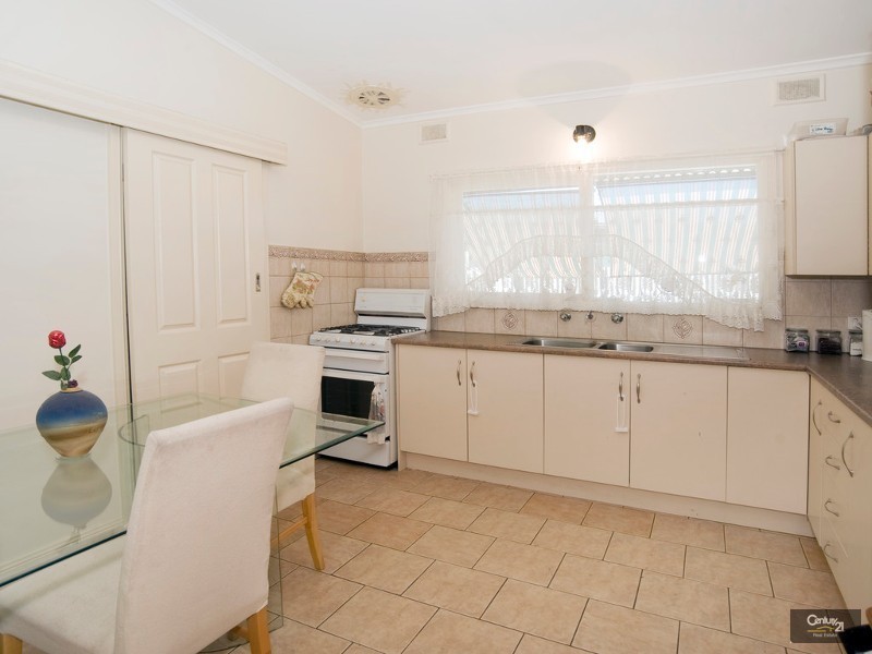 11 Kings Road, Salisbury Downs SA 5108