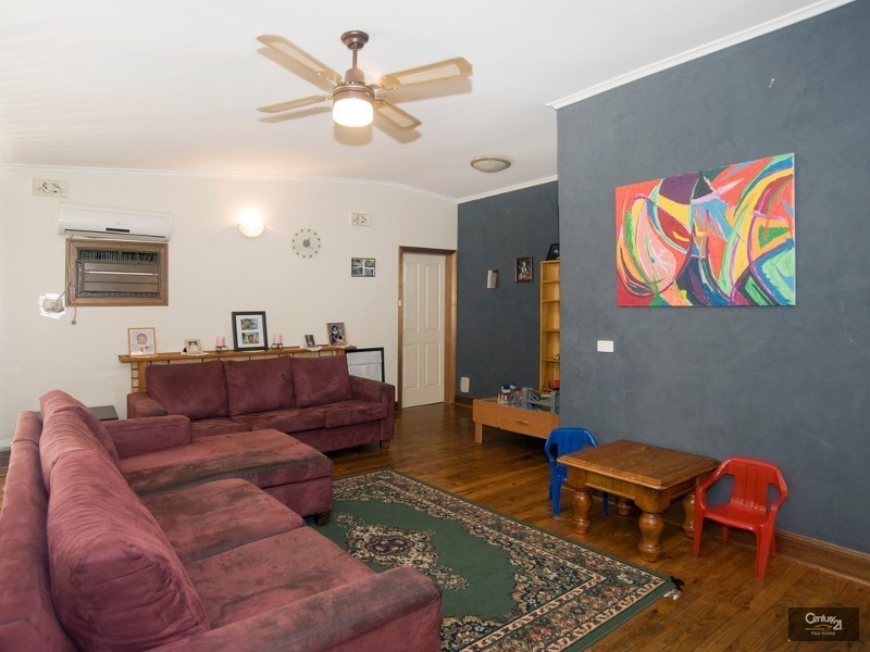 11 Kings Road, Salisbury Downs SA 5108