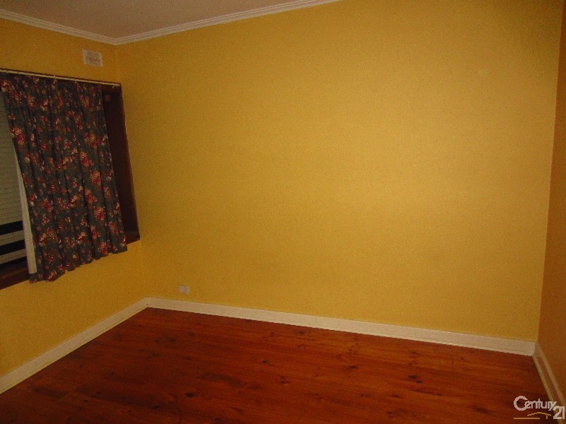 8 Angela Ave, Brahma Lodge SA 5109