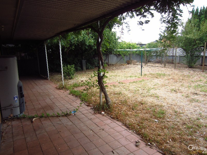 8 Angela Ave, Brahma Lodge SA 5109