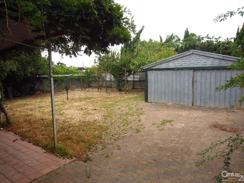 8 Angela Ave, Brahma Lodge SA 5109