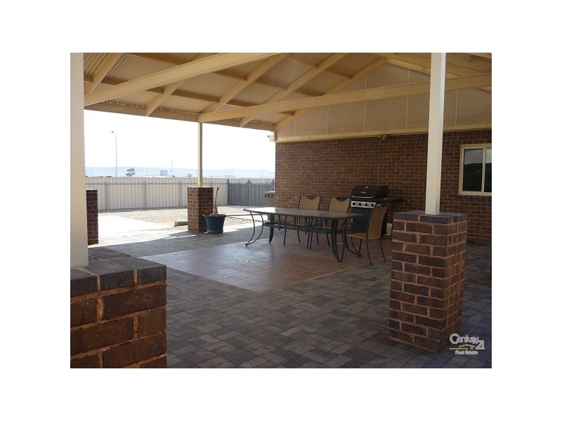 2 DUREGON STREET, Stirling North SA 5710