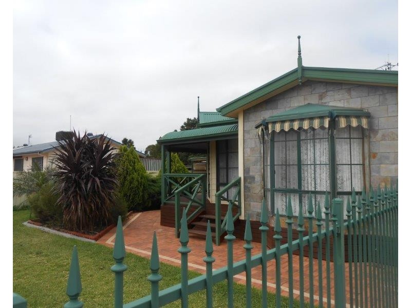 11 Margaret Avenue, Stirling North SA 5710