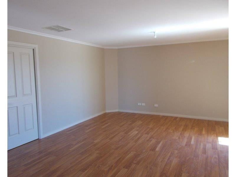 8 Hooky Street, Stirling North SA 5710