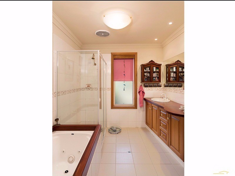1 Tate Avenue, Mount Barker SA 5251