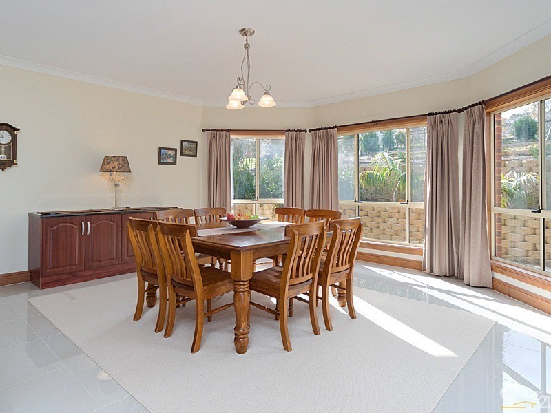 9 Fairfield Road, Mount Barker SA 5251