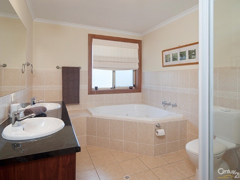 9 Fairfield Road, Mount Barker SA 5251