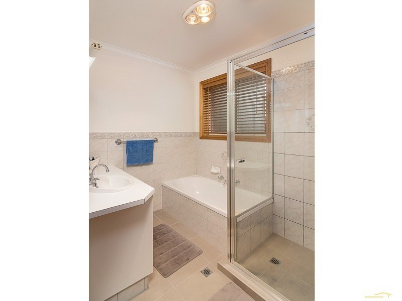 28 Victoria Road, Mount Barker SA 5251