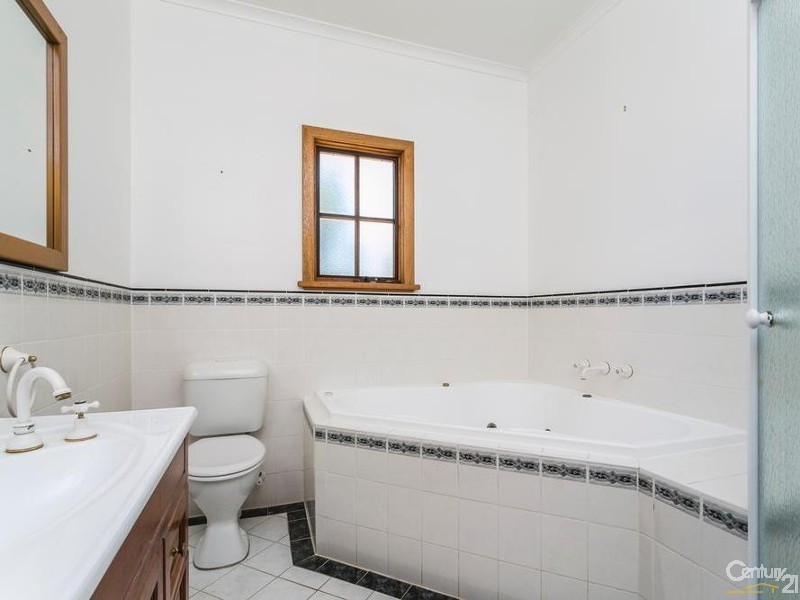 17 Wangary Terrace, Seaview Downs SA 5049