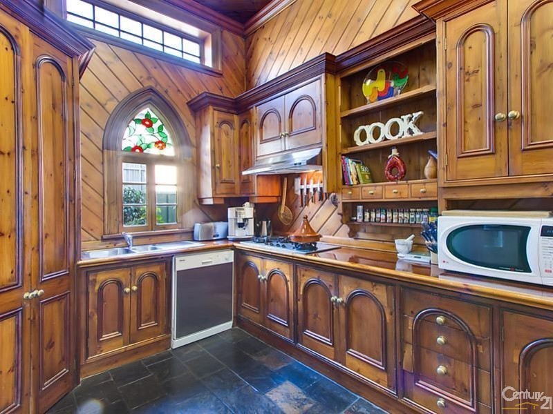 2 East Avenue, Black Forest SA 5035