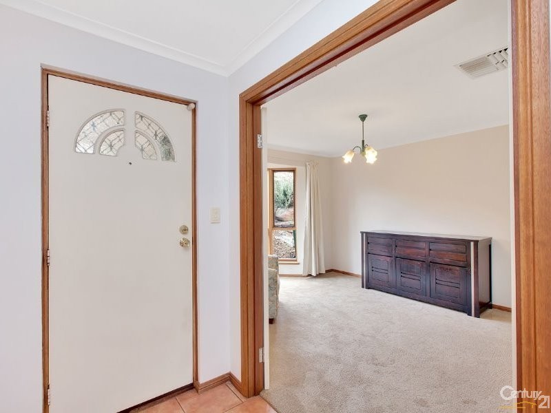 15 Cranbourne Drive, O’halloran Hill SA 5158