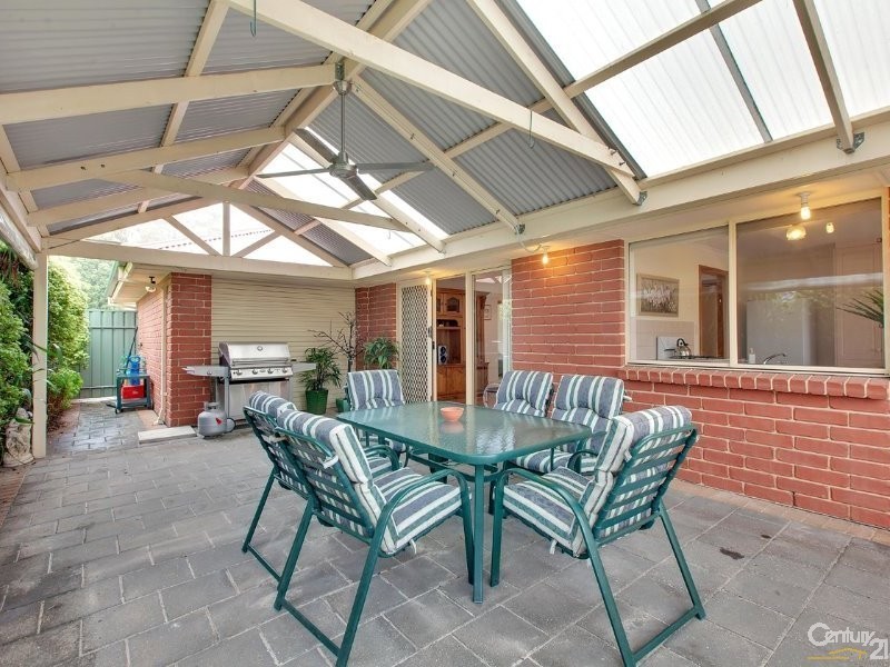 15 Cranbourne Drive, O’halloran Hill SA 5158