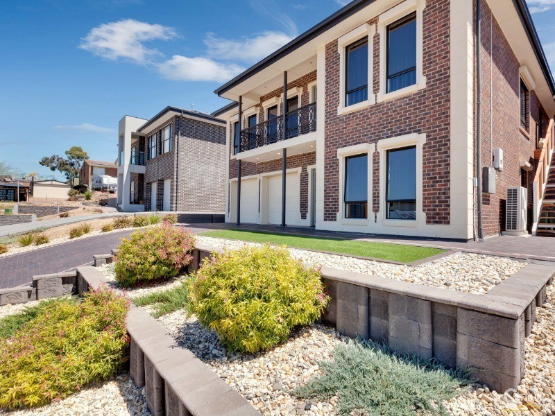 2 Douglas Court, Hallett Cove SA 5158