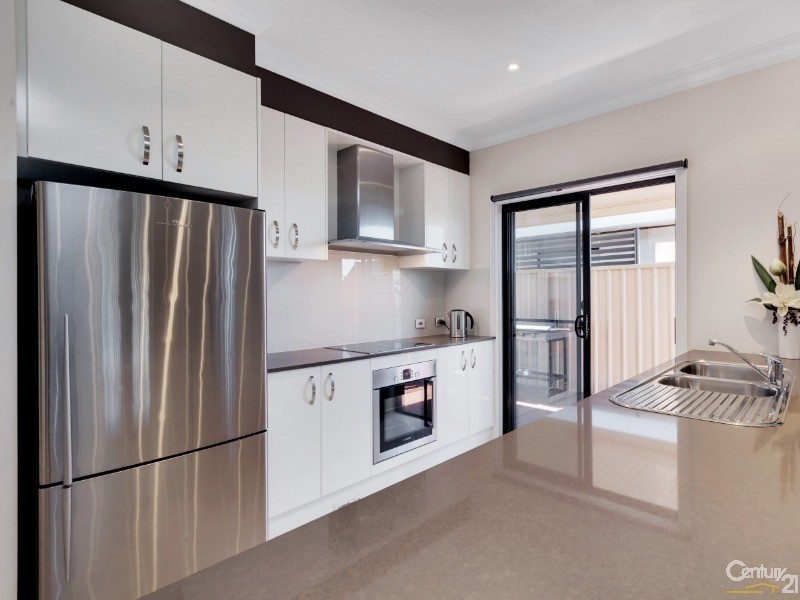 2 Douglas Court, Hallett Cove SA 5158