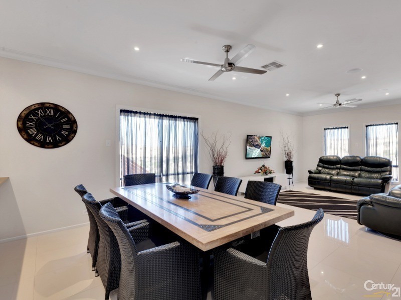 2 Douglas Court, Hallett Cove SA 5158