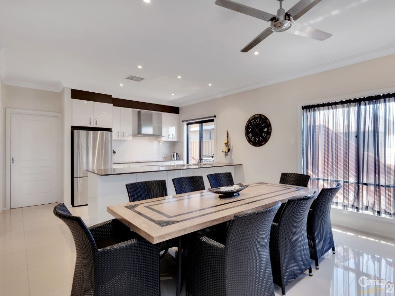2 Douglas Court, Hallett Cove SA 5158