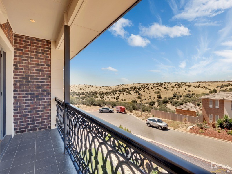 2 Douglas Court, Hallett Cove SA 5158