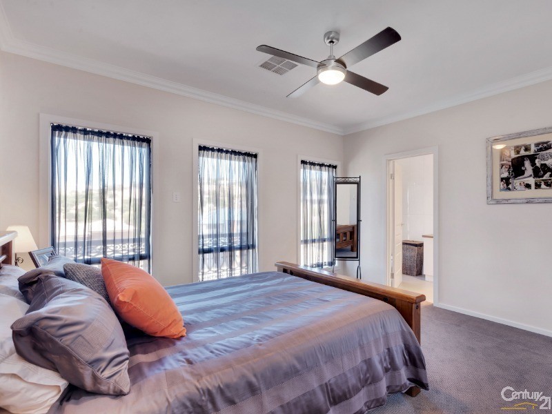 2 Douglas Court, Hallett Cove SA 5158