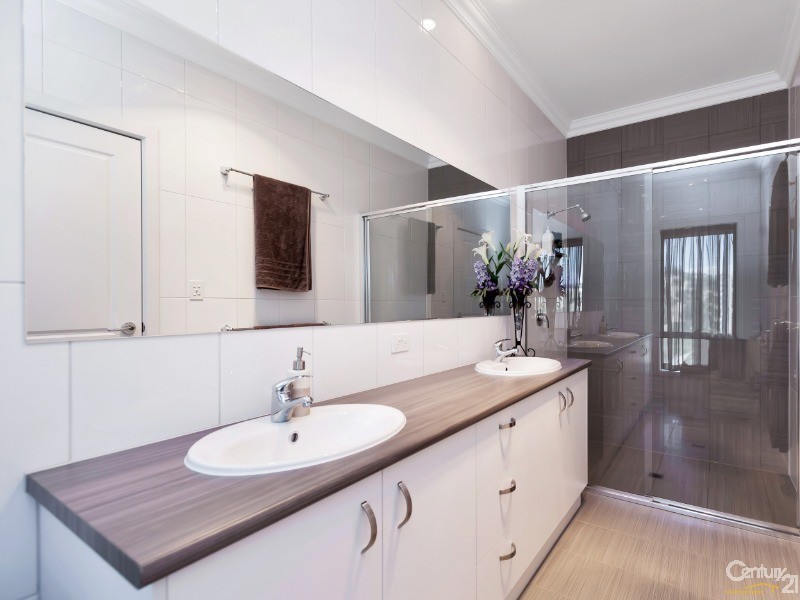 2 Douglas Court, Hallett Cove SA 5158