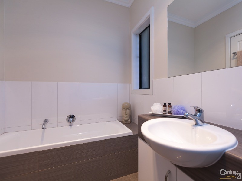 2 Douglas Court, Hallett Cove SA 5158