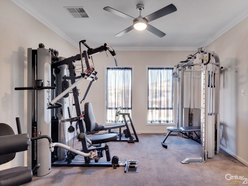 2 Douglas Court, Hallett Cove SA 5158