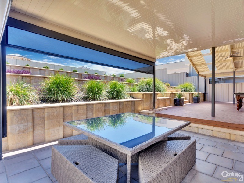 2 Douglas Court, Hallett Cove SA 5158
