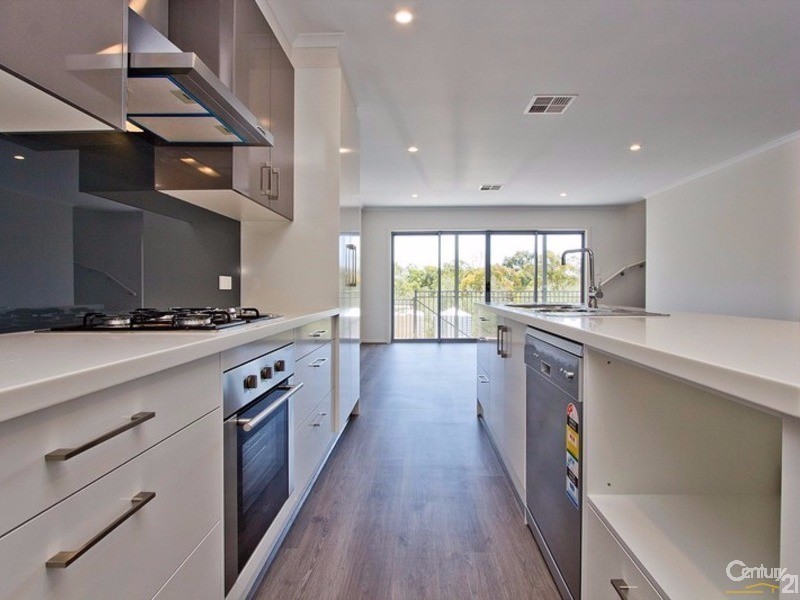 8C Flagstaff Road, Darlington SA 5047
