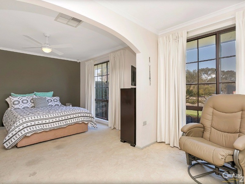 5 Forresters Road, Hallett Cove SA 5158