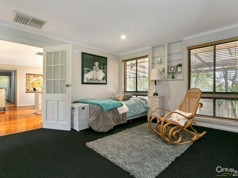 3 Falcon Court, Hallett Cove SA 5158