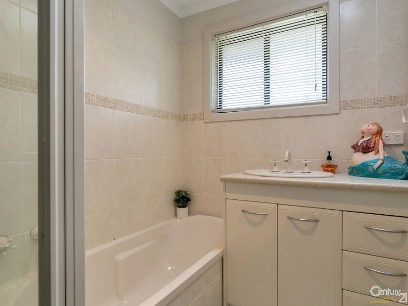 3 Falcon Court, Hallett Cove SA 5158