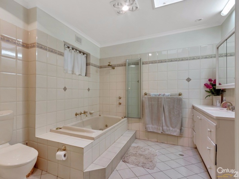 11 Thorpe Street, Torrens Park SA 5062