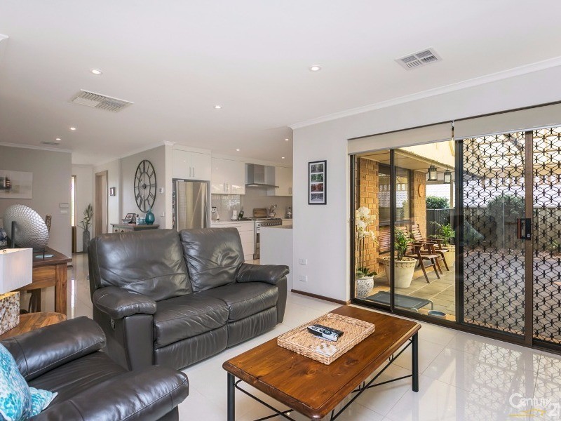 1 Arachne Drive, Hallett Cove SA 5158