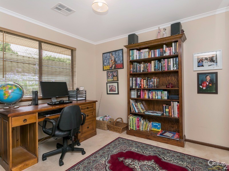 1 Arachne Drive, Hallett Cove SA 5158