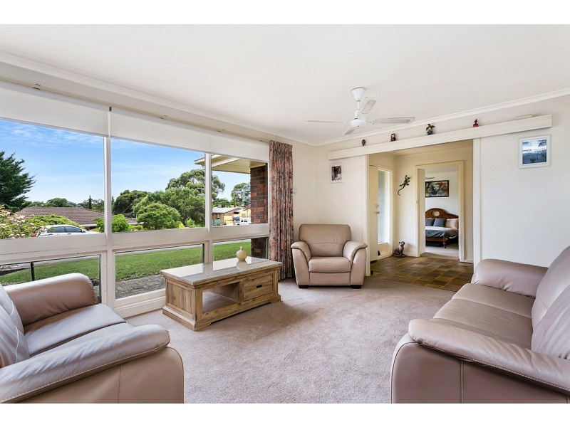 24 Pine Drive, Aberfoyle Park SA 5159