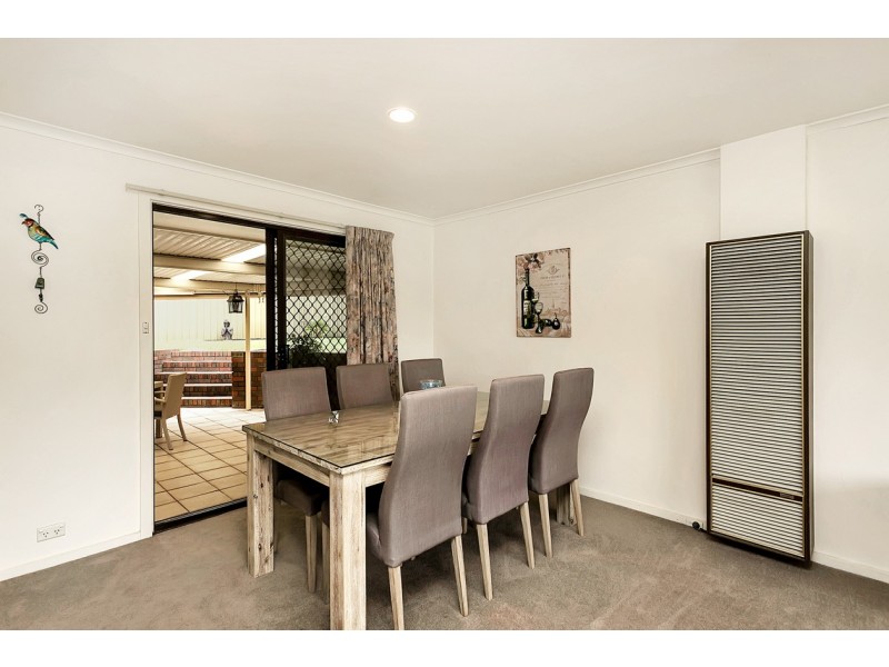 24 Pine Drive, Aberfoyle Park SA 5159