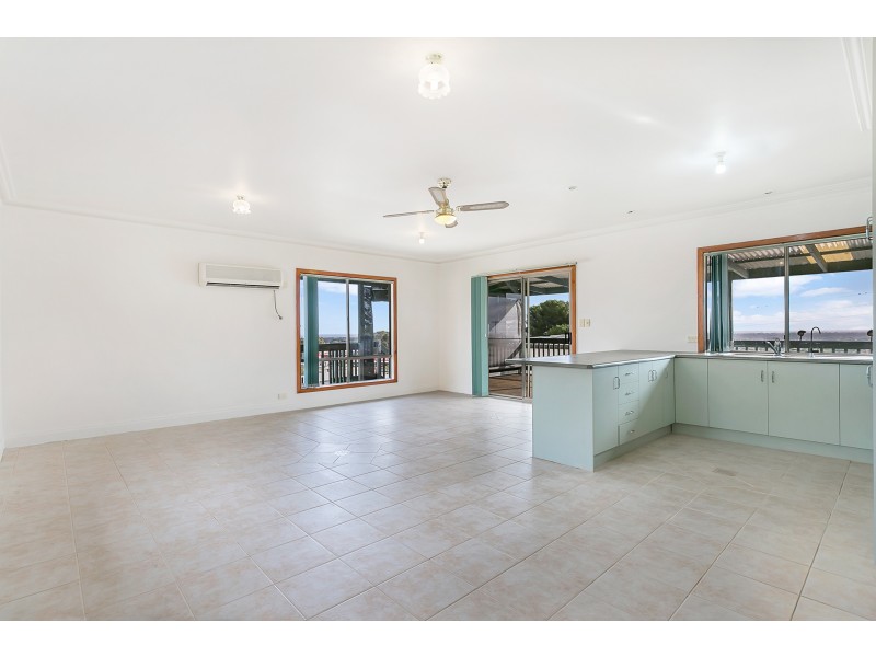 8 Flagstaff Road, Darlington SA 5047