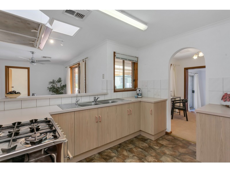 3 Barossa Crescent, Hallett Cove SA 5158