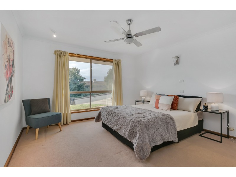 3 Barossa Crescent, Hallett Cove SA 5158