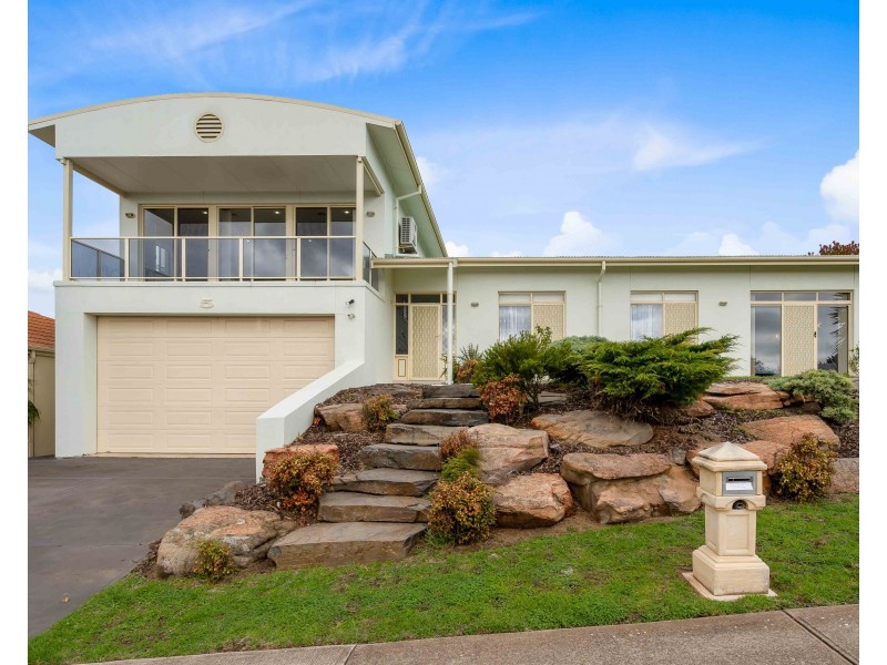 5 Freebairn Drive, Hallett Cove SA 5158